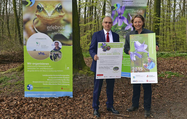 Organisatoren des Aktionsmonats Naturerlebnis: Martin Lüdiger, Sparkassen-Stiftung Ostholstein und Anne Benett-Sturies vom Bildzentrum Natur, Umwelt und ländliche Räume Schleswig-Holstein. Foto: Polte