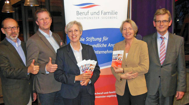 Stiftungsrat Beruf und Familie (von links): Bernd Hannemann (Diakonisches Werk Schleswig-Holstein), Jan Pinno (Geschäftsführender Gesellschafter Hotel "Altes Stahlwerk", Neumünster); Andrea Wittmann (Danfoss Power Solutions, Neumünster); Bettina Niemax (Diakonie Altholstein), Heinrich Deicke (Geschäftsführer Diakonie Altholstein); Foto: Henze