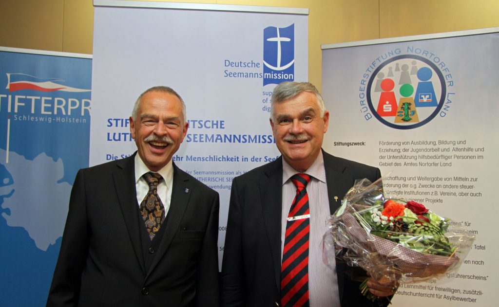 Die zweiten Sieger: Reinhart Kauffeld (links) und Dr. Dieter Radtke von der Stiftung Deutsche Lutherische Seemannsmission.